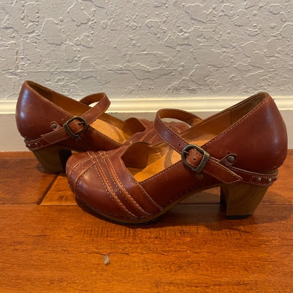 Leather Dansko Heels - Picture 6 of 6